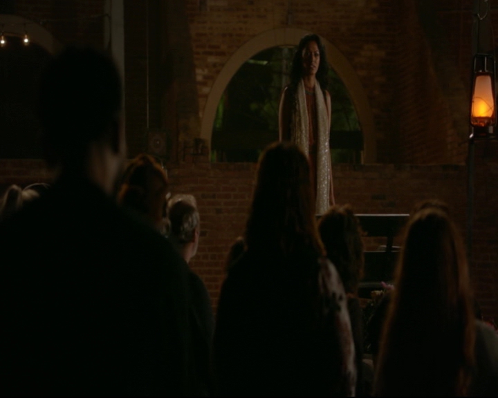 vampirediariesworld-dot-nl_TheOriginals5x04BetweenTheDevilAndTheDeepBlueSea02124.jpg