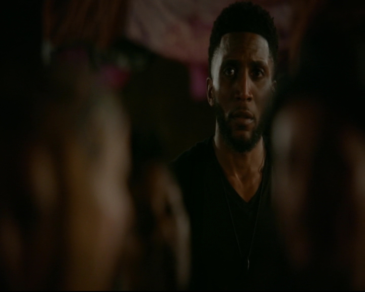 vampirediariesworld-dot-nl_TheOriginals5x04BetweenTheDevilAndTheDeepBlueSea02149.jpg