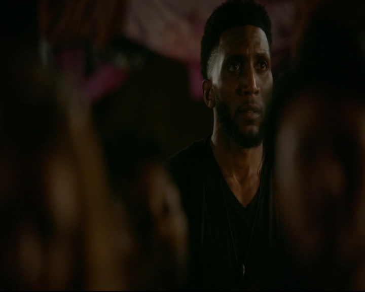 vampirediariesworld-dot-nl_TheOriginals5x04BetweenTheDevilAndTheDeepBlueSea02151.jpg