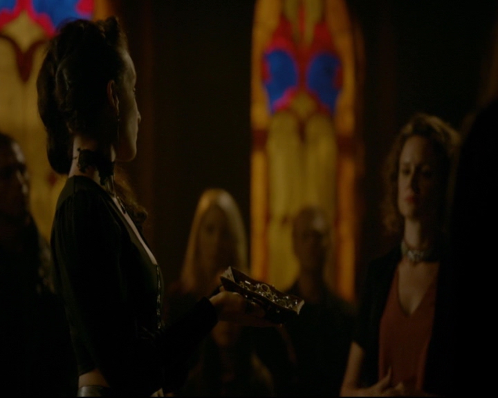 vampirediariesworld-dot-nl_TheOriginals5x04BetweenTheDevilAndTheDeepBlueSea02214.jpg