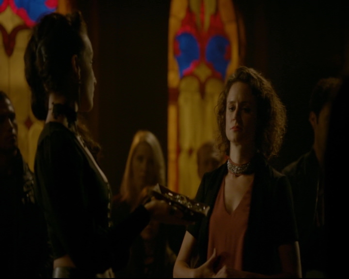 vampirediariesworld-dot-nl_TheOriginals5x04BetweenTheDevilAndTheDeepBlueSea02215.jpg