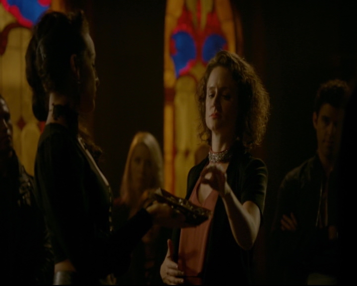 vampirediariesworld-dot-nl_TheOriginals5x04BetweenTheDevilAndTheDeepBlueSea02216.jpg