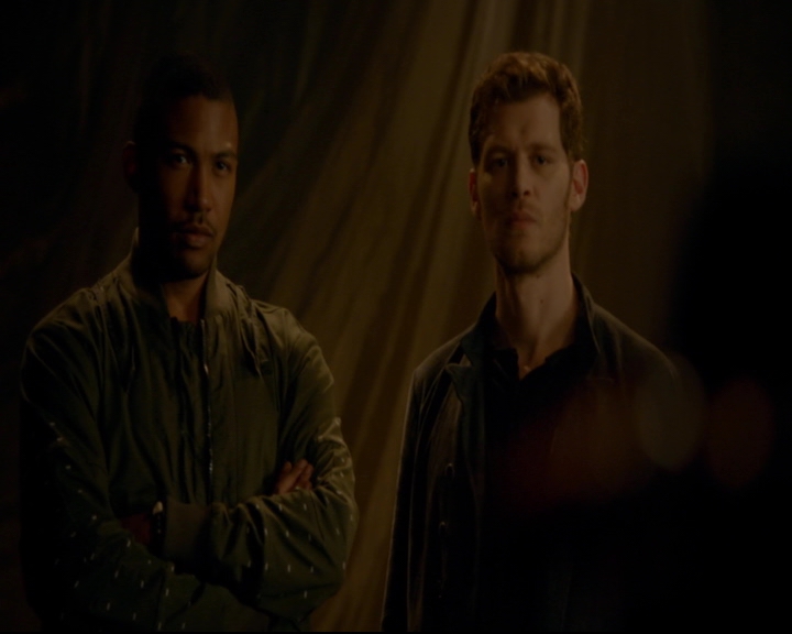 vampirediariesworld-dot-nl_TheOriginals5x04BetweenTheDevilAndTheDeepBlueSea02220.jpg