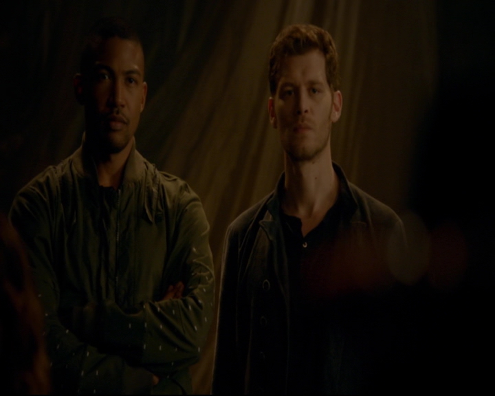 vampirediariesworld-dot-nl_TheOriginals5x04BetweenTheDevilAndTheDeepBlueSea02226.jpg