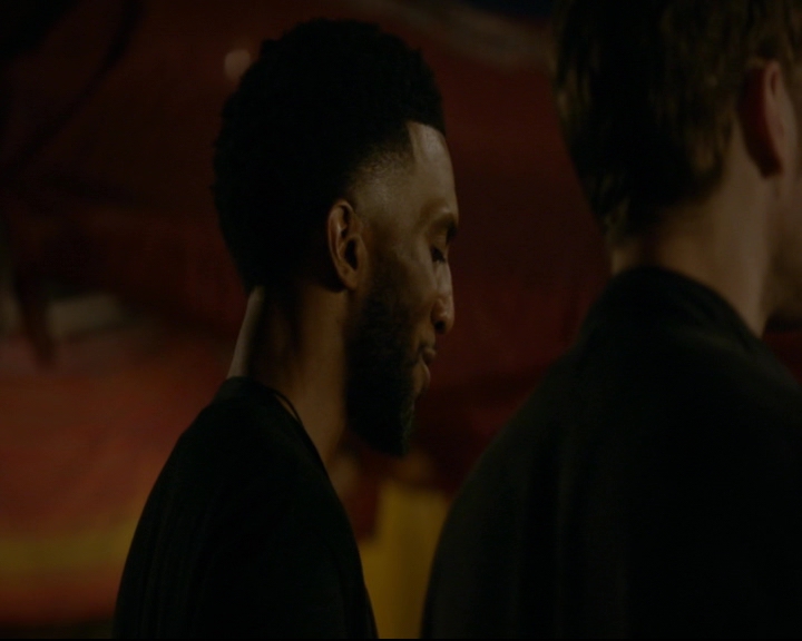 vampirediariesworld-dot-nl_TheOriginals5x04BetweenTheDevilAndTheDeepBlueSea02256.jpg