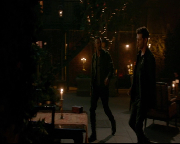 vampirediariesworld-dot-nl_TheOriginals5x04BetweenTheDevilAndTheDeepBlueSea02327.jpg