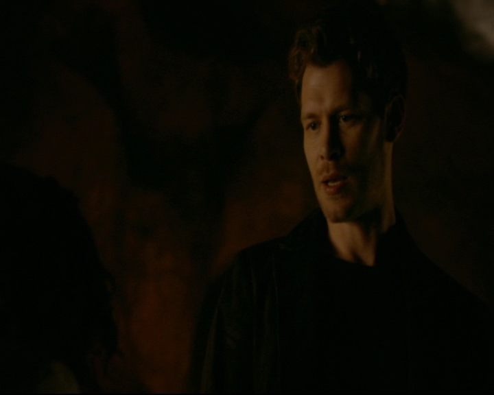 vampirediariesworld-dot-nl_TheOriginals5x05DontItJustBreakYourHeart00123.jpg