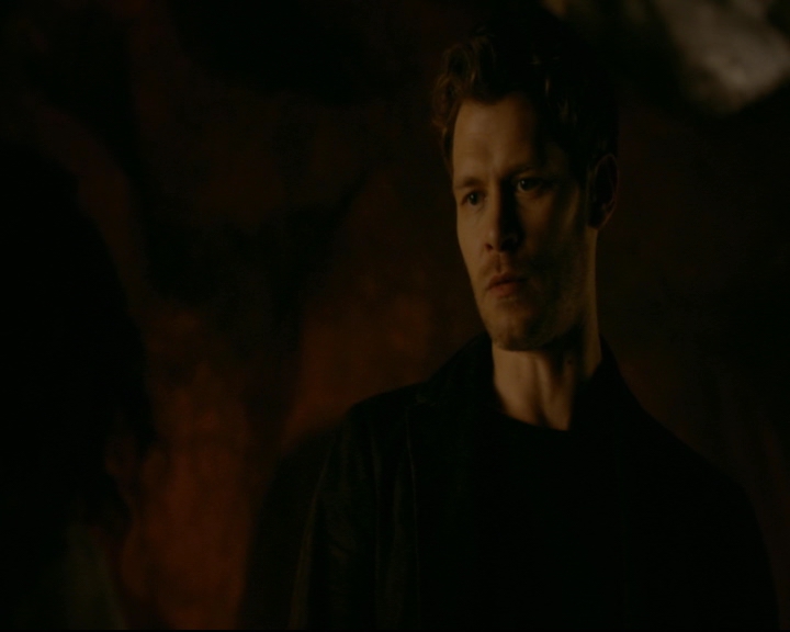 vampirediariesworld-dot-nl_TheOriginals5x05DontItJustBreakYourHeart00126.jpg