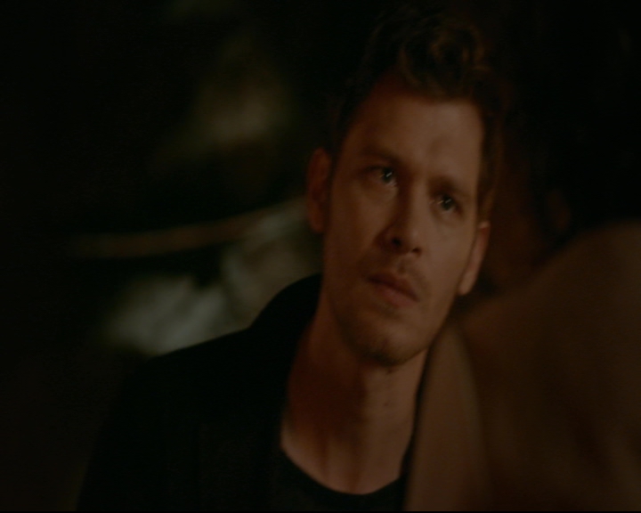 vampirediariesworld-dot-nl_TheOriginals5x05DontItJustBreakYourHeart01059.jpg