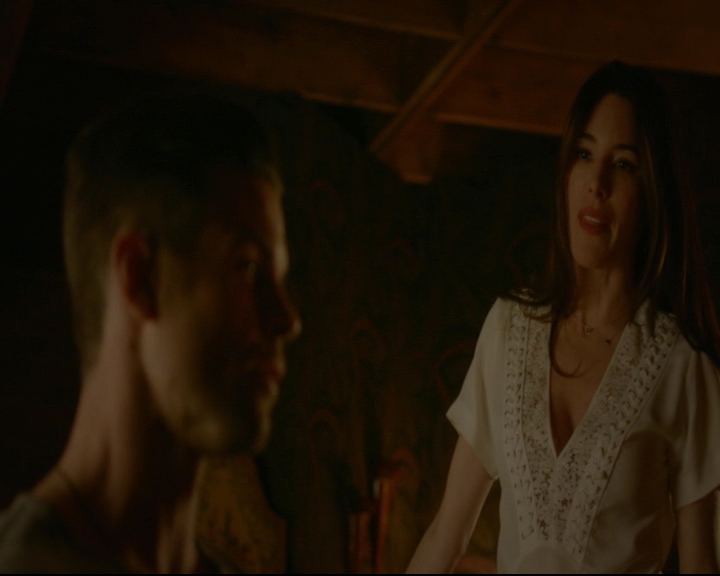 vampirediariesworld-dot-nl_TheOriginals5x05DontItJustBreakYourHeart01135.jpg