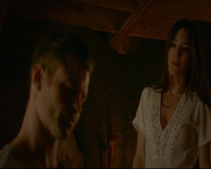 vampirediariesworld-dot-nl_TheOriginals5x05DontItJustBreakYourHeart01136.jpg