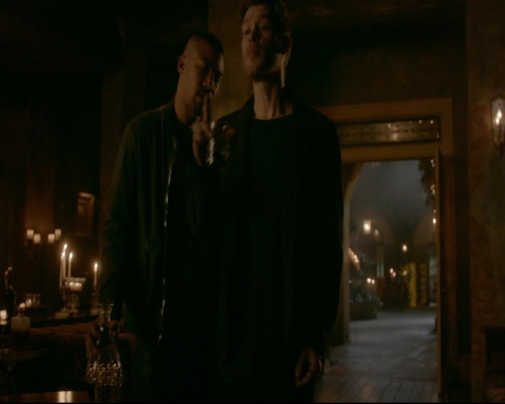 vampirediariesworld-dot-nl_TheOriginals5x05DontItJustBreakYourHeart01164.jpg