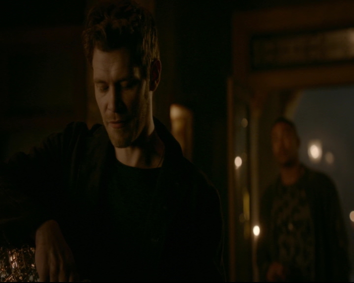 vampirediariesworld-dot-nl_TheOriginals5x05DontItJustBreakYourHeart01175.jpg