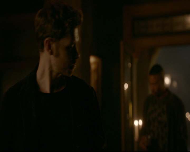 vampirediariesworld-dot-nl_TheOriginals5x05DontItJustBreakYourHeart01177.jpg