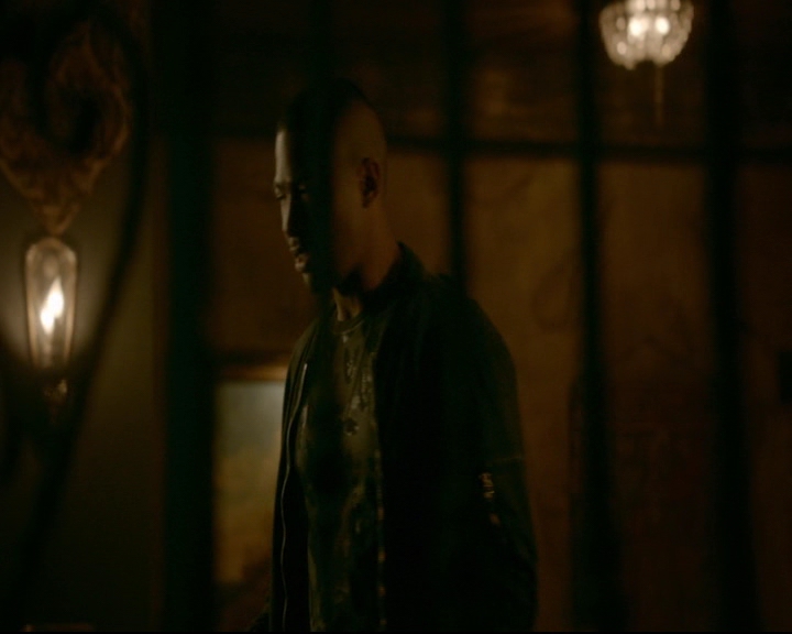 vampirediariesworld-dot-nl_TheOriginals5x05DontItJustBreakYourHeart01226.jpg