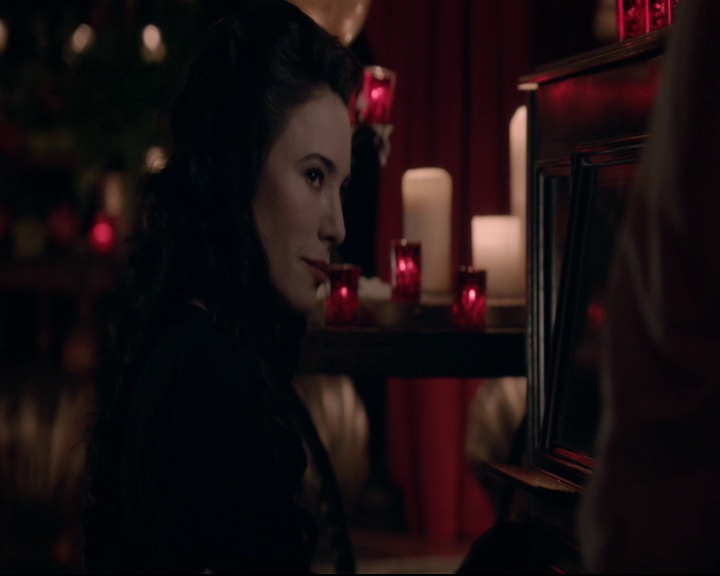 vampirediariesworld-dot-nl_TheOriginals5x05DontItJustBreakYourHeart01797.jpg