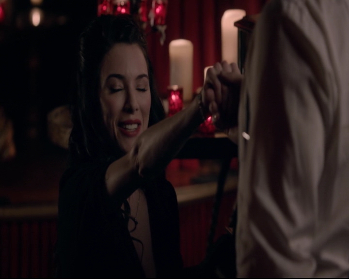 vampirediariesworld-dot-nl_TheOriginals5x05DontItJustBreakYourHeart01853.jpg