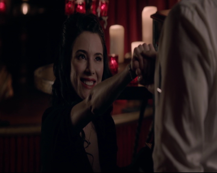 vampirediariesworld-dot-nl_TheOriginals5x05DontItJustBreakYourHeart01854.jpg