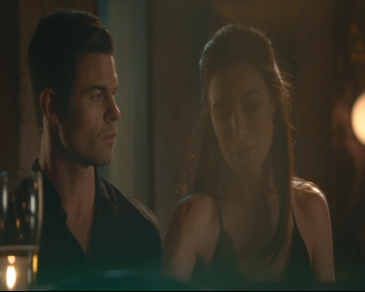 vampirediariesworld-dot-nl_TheOriginals5x05DontItJustBreakYourHeart01860.jpg