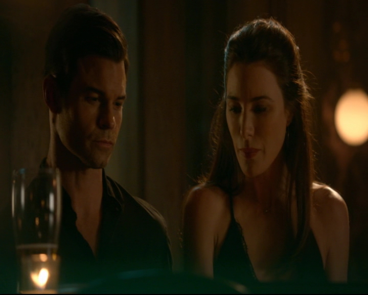 vampirediariesworld-dot-nl_TheOriginals5x05DontItJustBreakYourHeart01880.jpg