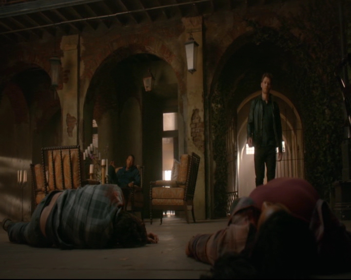 vampirediariesworld-dot-nl_TheOriginals5x05DontItJustBreakYourHeart01919.jpg