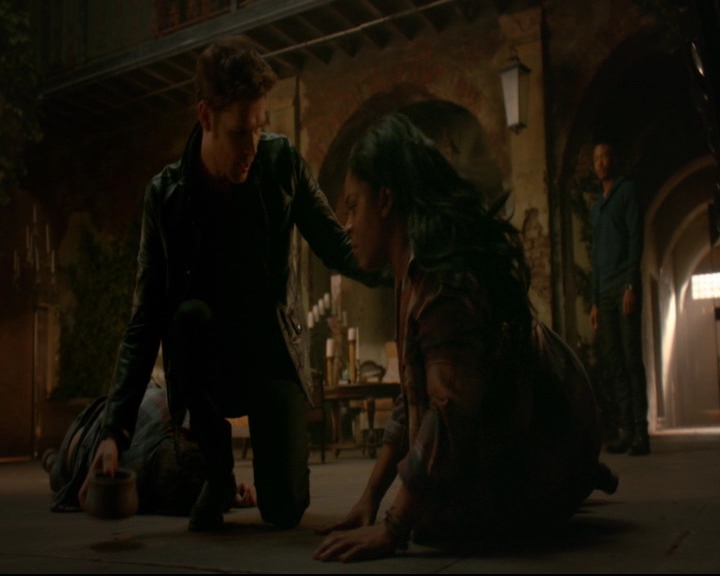 vampirediariesworld-dot-nl_TheOriginals5x05DontItJustBreakYourHeart01981.jpg