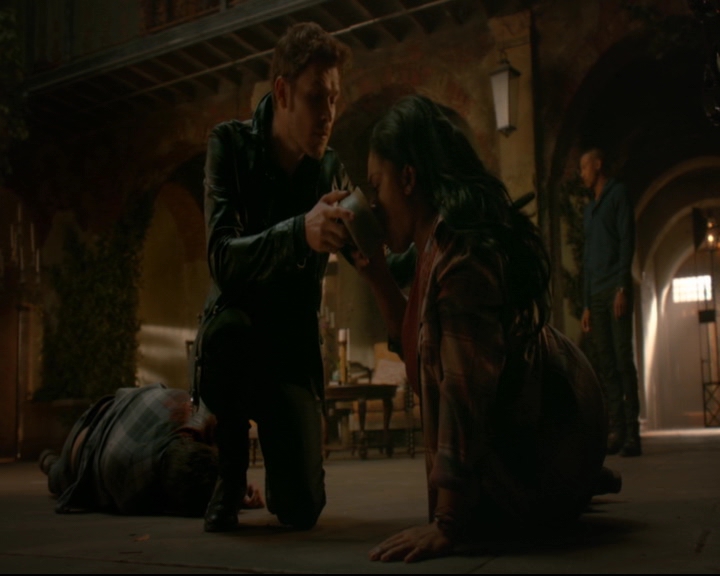 vampirediariesworld-dot-nl_TheOriginals5x05DontItJustBreakYourHeart01984.jpg