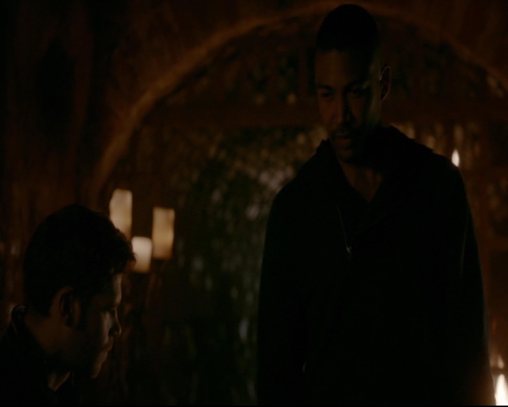 vampirediariesworld-dot-nl_TheOriginals5x05DontItJustBreakYourHeart02133.jpg