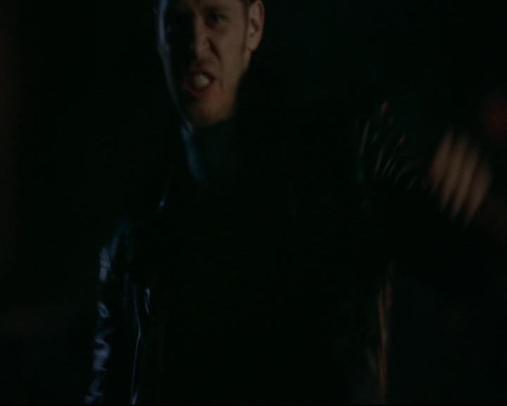 vampirediariesworld-dot-nl_TheOriginals5x05DontItJustBreakYourHeart02187.jpg