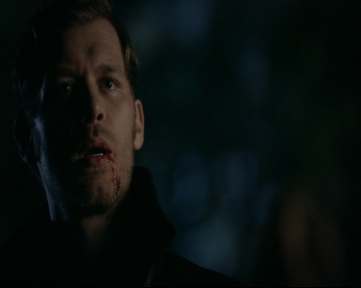 vampirediariesworld-dot-nl_TheOriginals5x05DontItJustBreakYourHeart02267.jpg