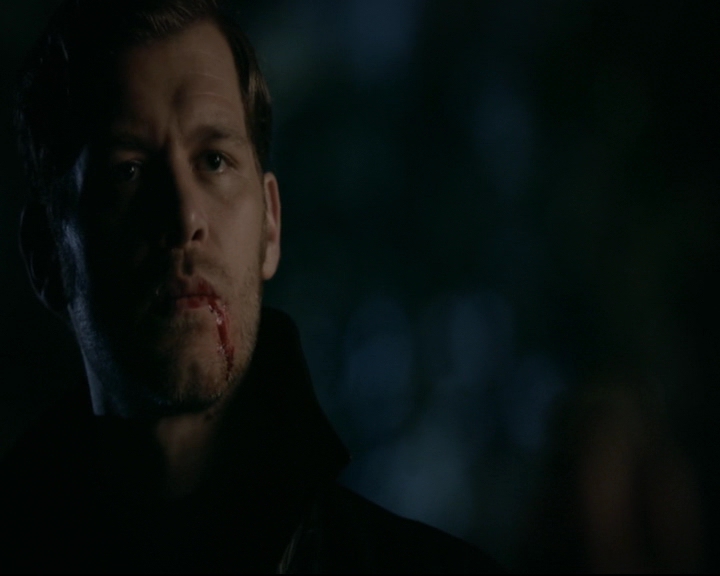 vampirediariesworld-dot-nl_TheOriginals5x05DontItJustBreakYourHeart02303.jpg