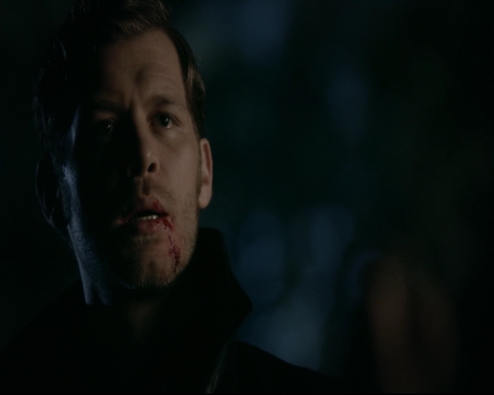 vampirediariesworld-dot-nl_TheOriginals5x05DontItJustBreakYourHeart02304.jpg