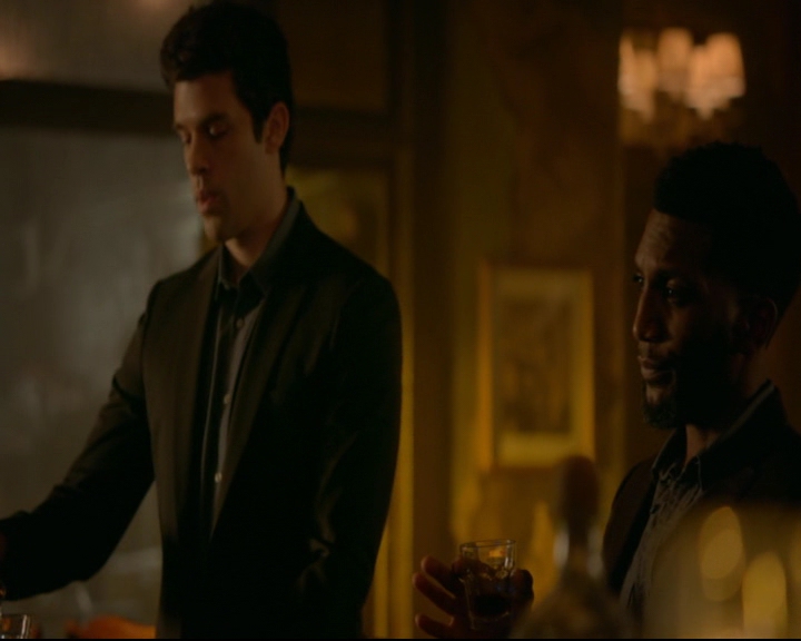 vampirediariesworld-dot-nl_TheOriginals5x07GodsGonnaTroubleTheWater00145.jpg