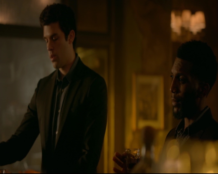 vampirediariesworld-dot-nl_TheOriginals5x07GodsGonnaTroubleTheWater00146.jpg