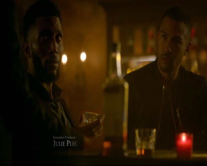 vampirediariesworld-dot-nl_TheOriginals5x07GodsGonnaTroubleTheWater00158.jpg