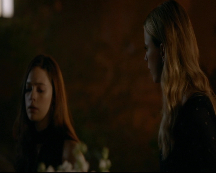vampirediariesworld-dot-nl_TheOriginals5x07GodsGonnaTroubleTheWater01936.jpg
