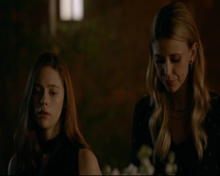 vampirediariesworld-dot-nl_TheOriginals5x07GodsGonnaTroubleTheWater01937.jpg
