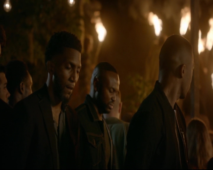 vampirediariesworld-dot-nl_TheOriginals5x07GodsGonnaTroubleTheWater02181.jpg