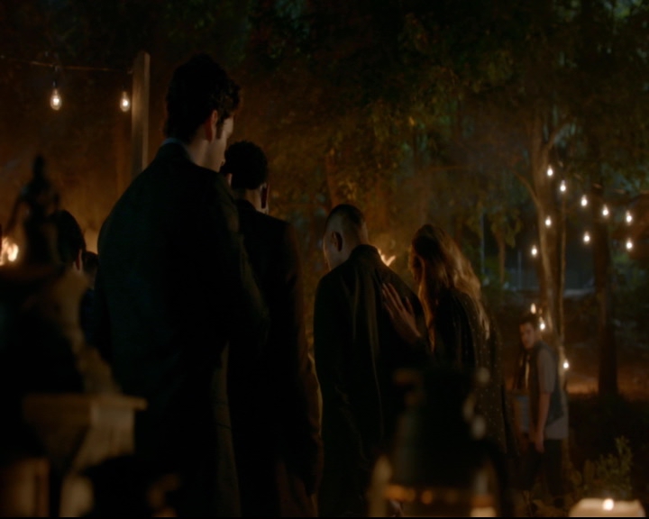 vampirediariesworld-dot-nl_TheOriginals5x07GodsGonnaTroubleTheWater02187.jpg