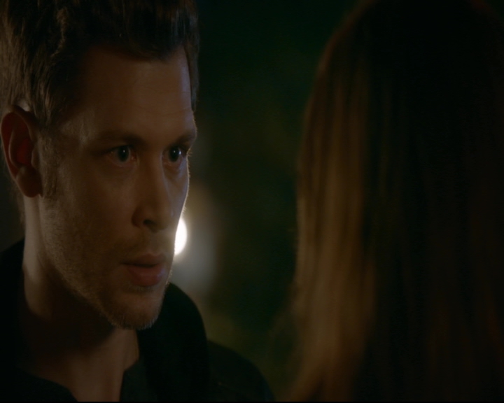 vampirediariesworld-dot-nl_TheOriginals5x07GodsGonnaTroubleTheWater02211.jpg