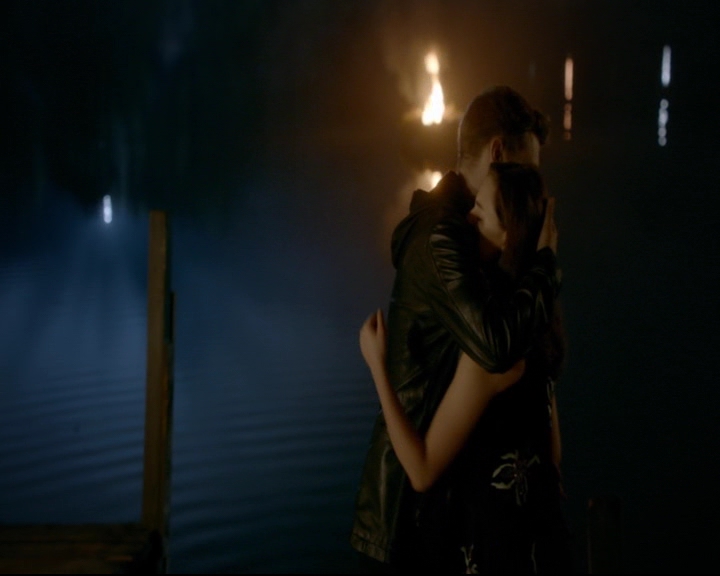 vampirediariesworld-dot-nl_TheOriginals5x07GodsGonnaTroubleTheWater02215.jpg