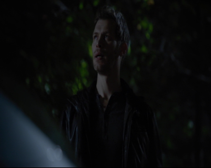 vampirediariesworld-dot-nl_TheOriginals5x07GodsGonnaTroubleTheWater02261.jpg