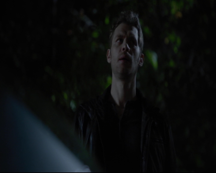 vampirediariesworld-dot-nl_TheOriginals5x07GodsGonnaTroubleTheWater02262.jpg