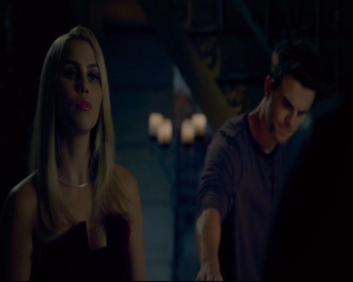 vampirediariesworld-dot-nl_TheOriginals5x08TheKindnessOfStrangers00210.jpg