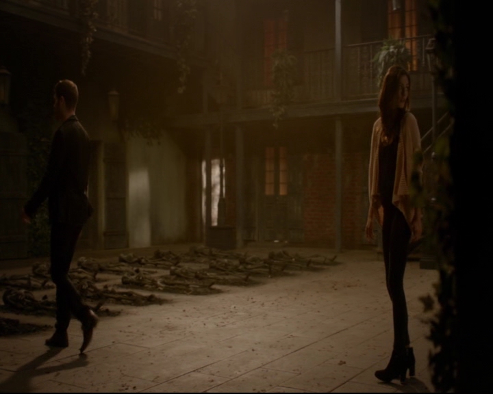 vampirediariesworld-dot-nl_TheOriginals5x08TheKindnessOfStrangers00421.jpg