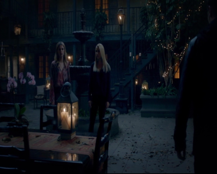 vampirediariesworld-dot-nl_TheOriginals5x08TheKindnessOfStrangers00502.jpg