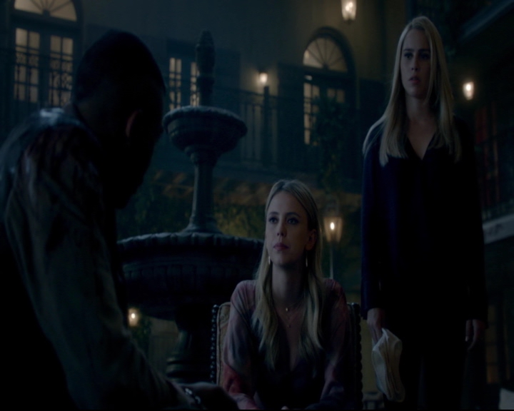 vampirediariesworld-dot-nl_TheOriginals5x08TheKindnessOfStrangers00543.jpg