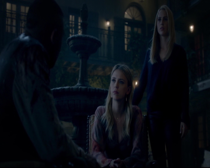 vampirediariesworld-dot-nl_TheOriginals5x08TheKindnessOfStrangers00571.jpg