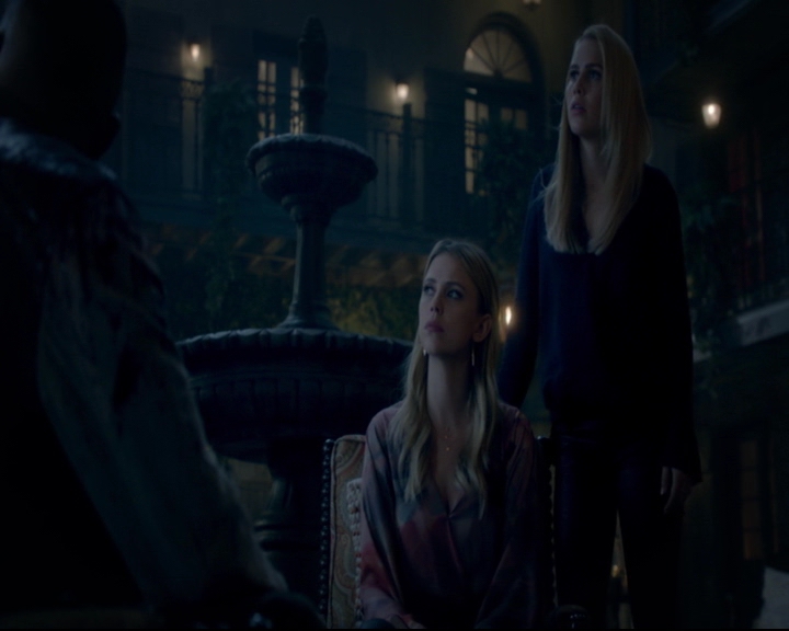 vampirediariesworld-dot-nl_TheOriginals5x08TheKindnessOfStrangers00582.jpg