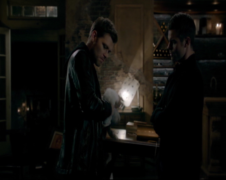 vampirediariesworld-dot-nl_TheOriginals5x08TheKindnessOfStrangers00708.jpg